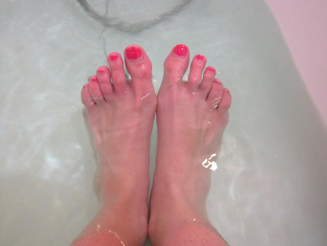 Big feet in the water ^_^